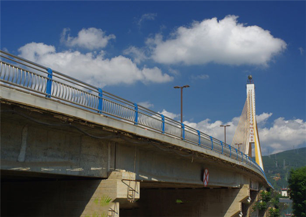 乌海304不锈钢桥梁护栏：安全、耐用与美观的完美结合