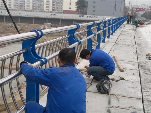 乌海不锈钢河道护栏的特性及其在城市景观中的应用