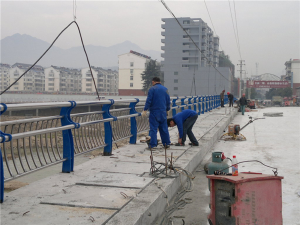乌海不锈钢复合管护栏常见问题及解决方案
